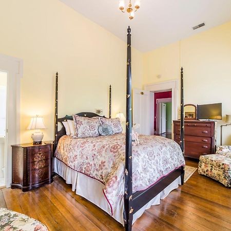 Bourbon Manor Bed & Breakfast Inn Бардстаун Экстерьер фото
