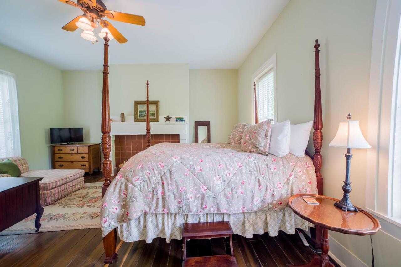 Bourbon Manor Bed & Breakfast Inn Бардстаун Экстерьер фото