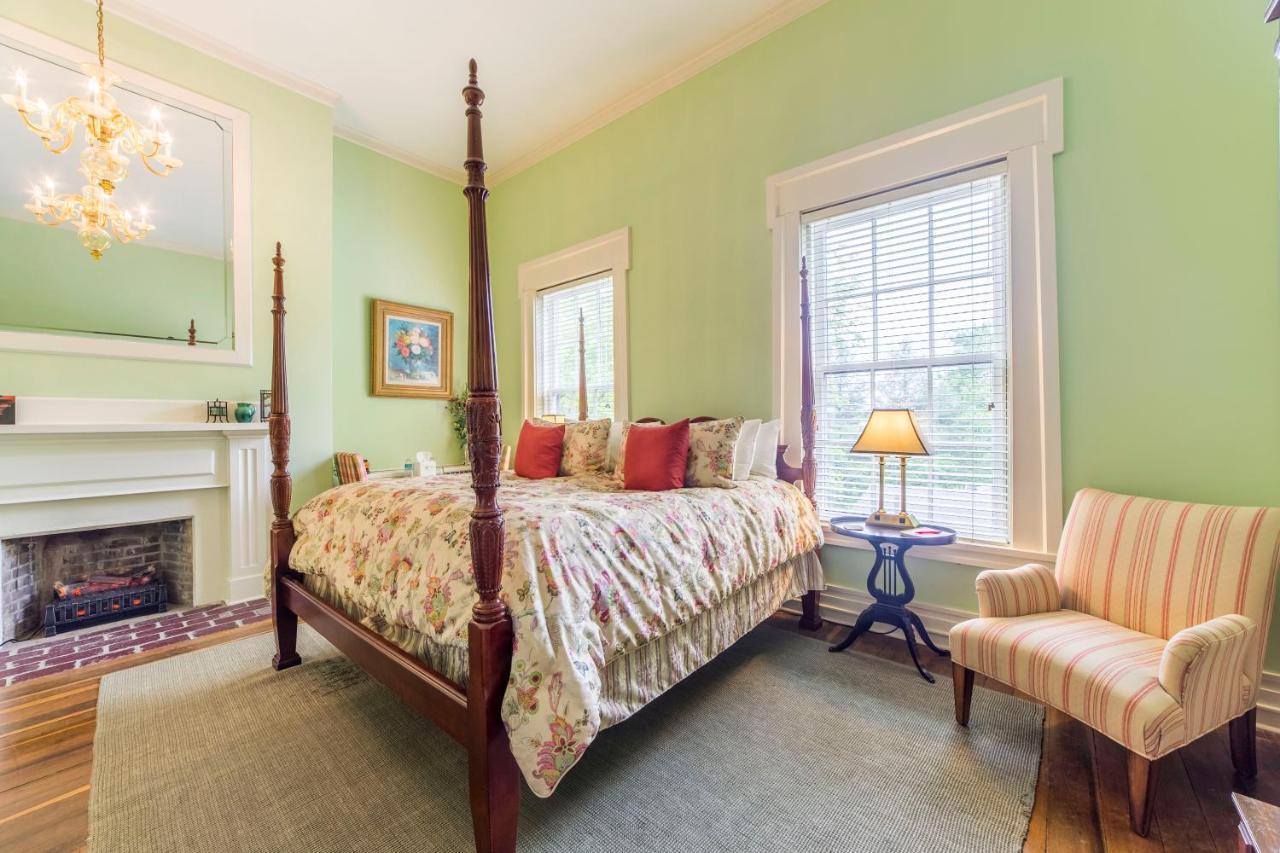 Bourbon Manor Bed & Breakfast Inn Бардстаун Экстерьер фото