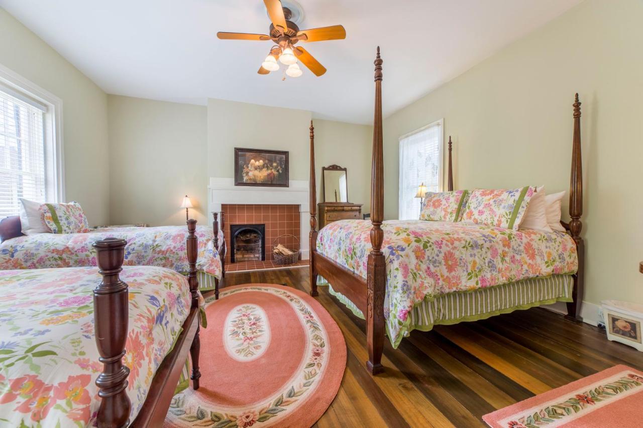 Bourbon Manor Bed & Breakfast Inn Бардстаун Экстерьер фото