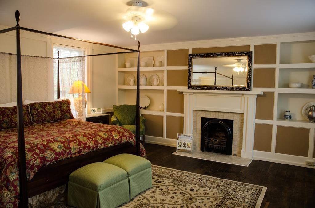 Bourbon Manor Bed & Breakfast Inn Бардстаун Номер фото