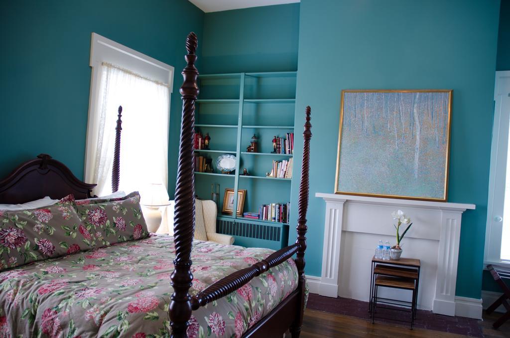 Bourbon Manor Bed & Breakfast Inn Бардстаун Экстерьер фото