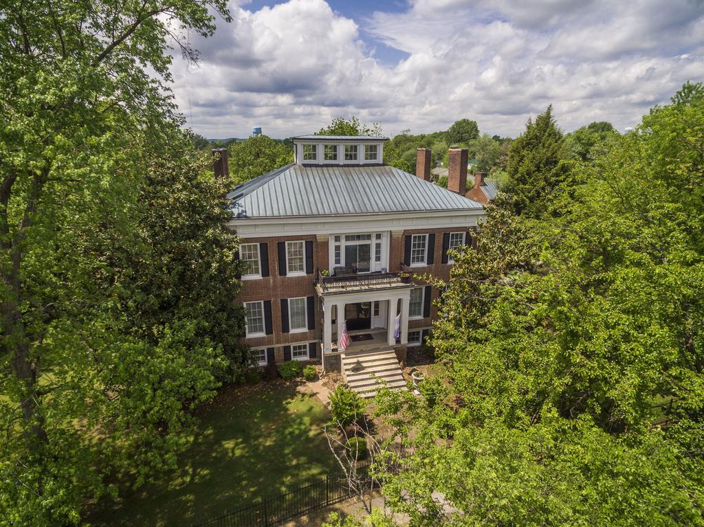 Bourbon Manor Bed & Breakfast Inn Бардстаун Экстерьер фото