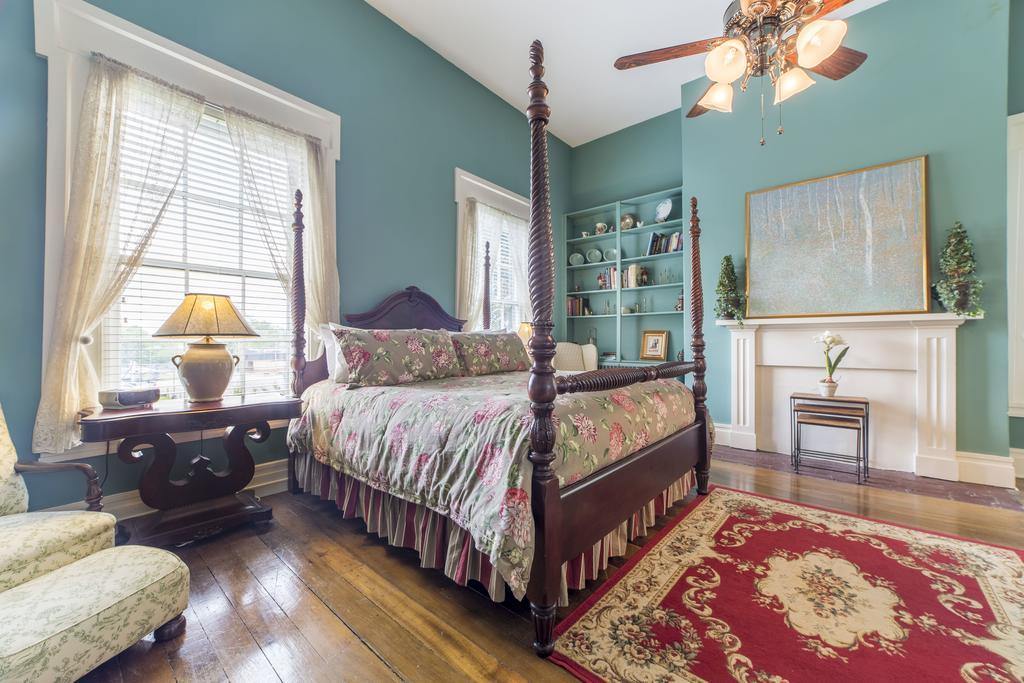 Bourbon Manor Bed & Breakfast Inn Бардстаун Экстерьер фото